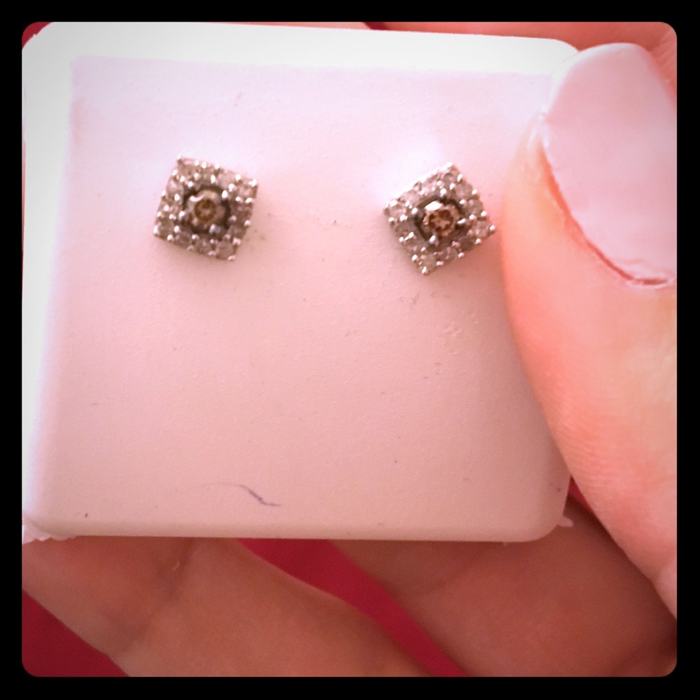 Beautiful real diamond and gold earrings!